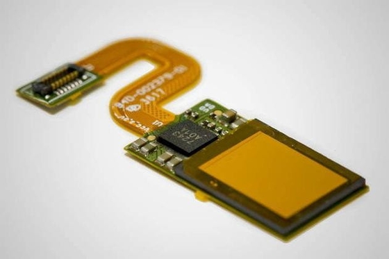 Máquina de corte a laser de fibra CNC de precisão de 900x900mm fechada para corte de ímã Ndfeb