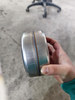 Máquina automática de soldagem a laser de fibra de 2000W para garrafa de água de chaleira do exército