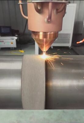 Máquina de revestimento a laser robótica de 6000W para hastes hidráulicas, tubos de campos de petróleo e reconstrução de componentes cilíndricos
