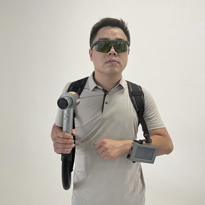 Máquina de Limpeza a Laser Pulsada de Mochila 300W Removedor de Ferrugem e Tinta Portátil com Opção de Bateria